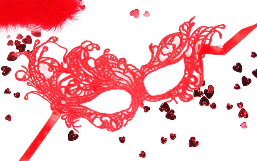 Красная ажурная текстильная маска Марго (красный)