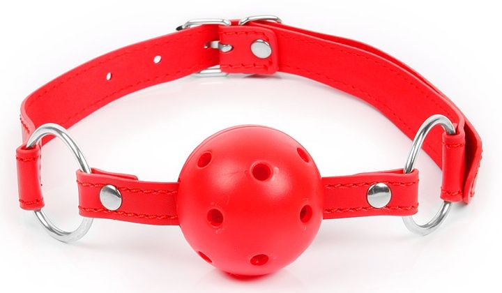 Красный кляп-шарик на регулируемом ремешке с кольцами (красный)