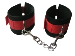 Черно-красные наручники из текстиля с цепочкой на карабине #108481