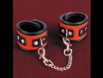 Чёрно-красные кожаные наручники с карабинами #24292