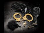 Набор Beginners Fantasy Kit из наручников, пуховки, маски и шлепалки #27243