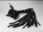 Черная кожаная плеть с розой в рукояти - 40 см. #203733