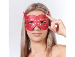 Красная маска на глаза с разрезами и заклепками