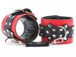 Красные наручники с чёрными проклёпанными ремешками с пряжкой #34638